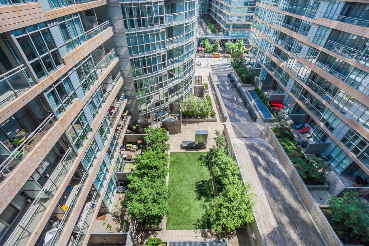 Cozy 2Br Close To Cn Tower & Harbourfront Toronto Bagian luar foto