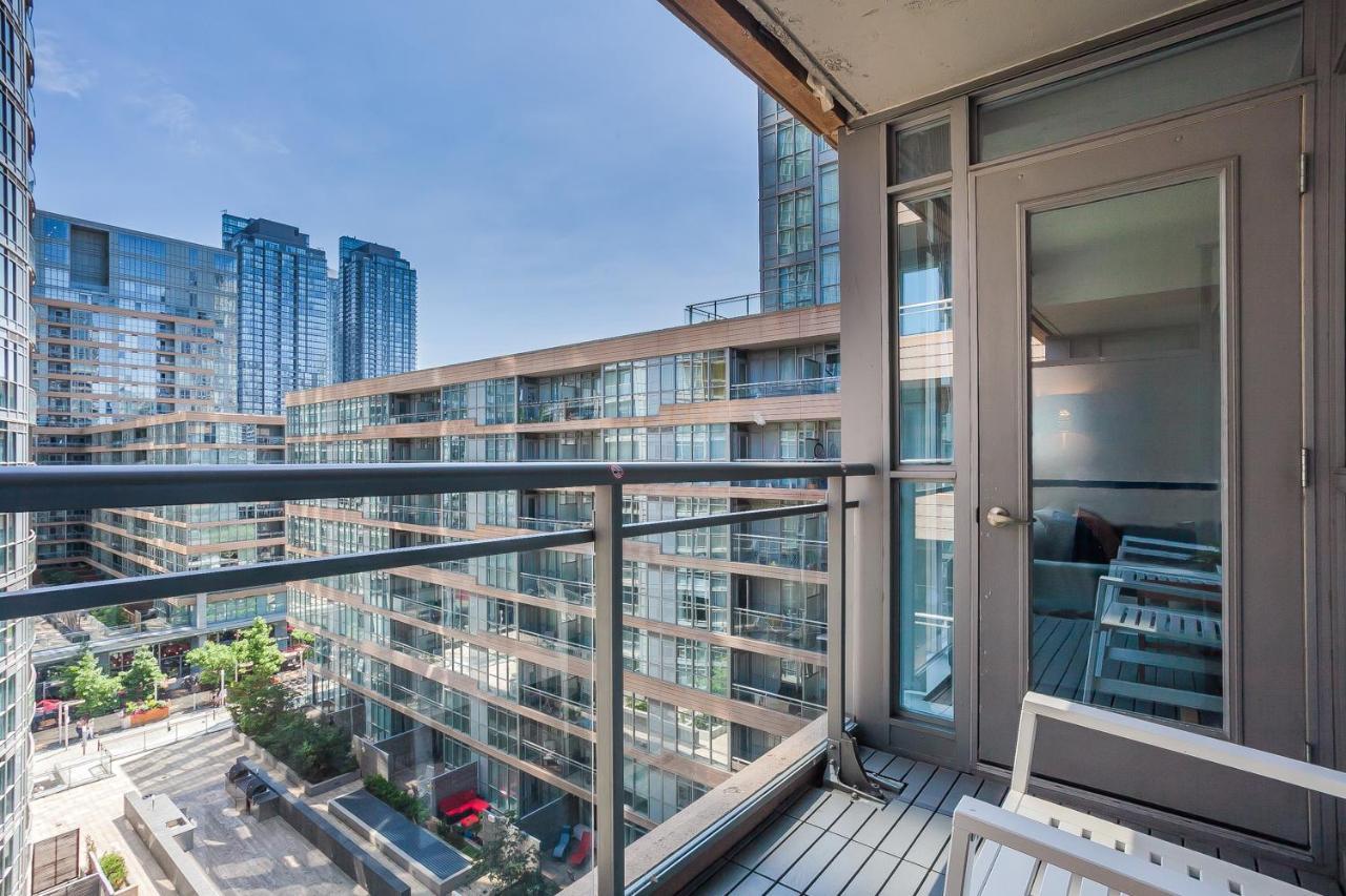 Cozy 2Br Close To Cn Tower & Harbourfront Toronto Bagian luar foto